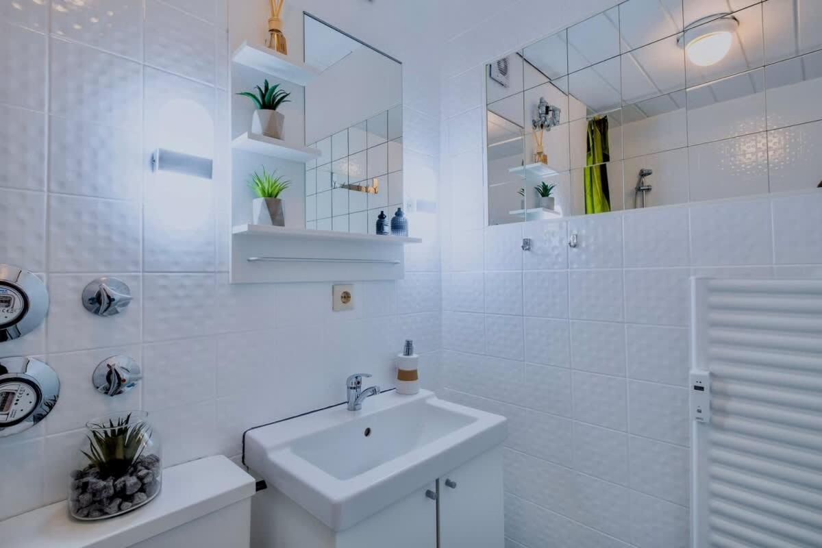 Relaxapartments Black Forest Nature Mit Beheiztem Indoor-Pool Und Sauna - Sonnenbalkon Mit Blick Ins Gruene, Schnelles Internet, Naehe Triberger Wasserfaelle, Fuer Bis Zu 2 Personen Schönwalde Eksteriør billede